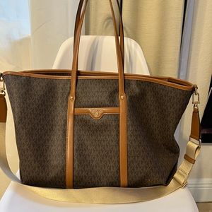 Michael kors tote bag.